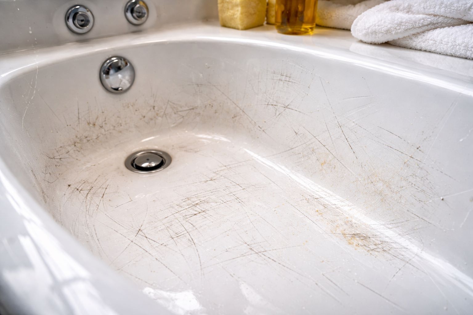 Потертости и царапины на акриловой ванне