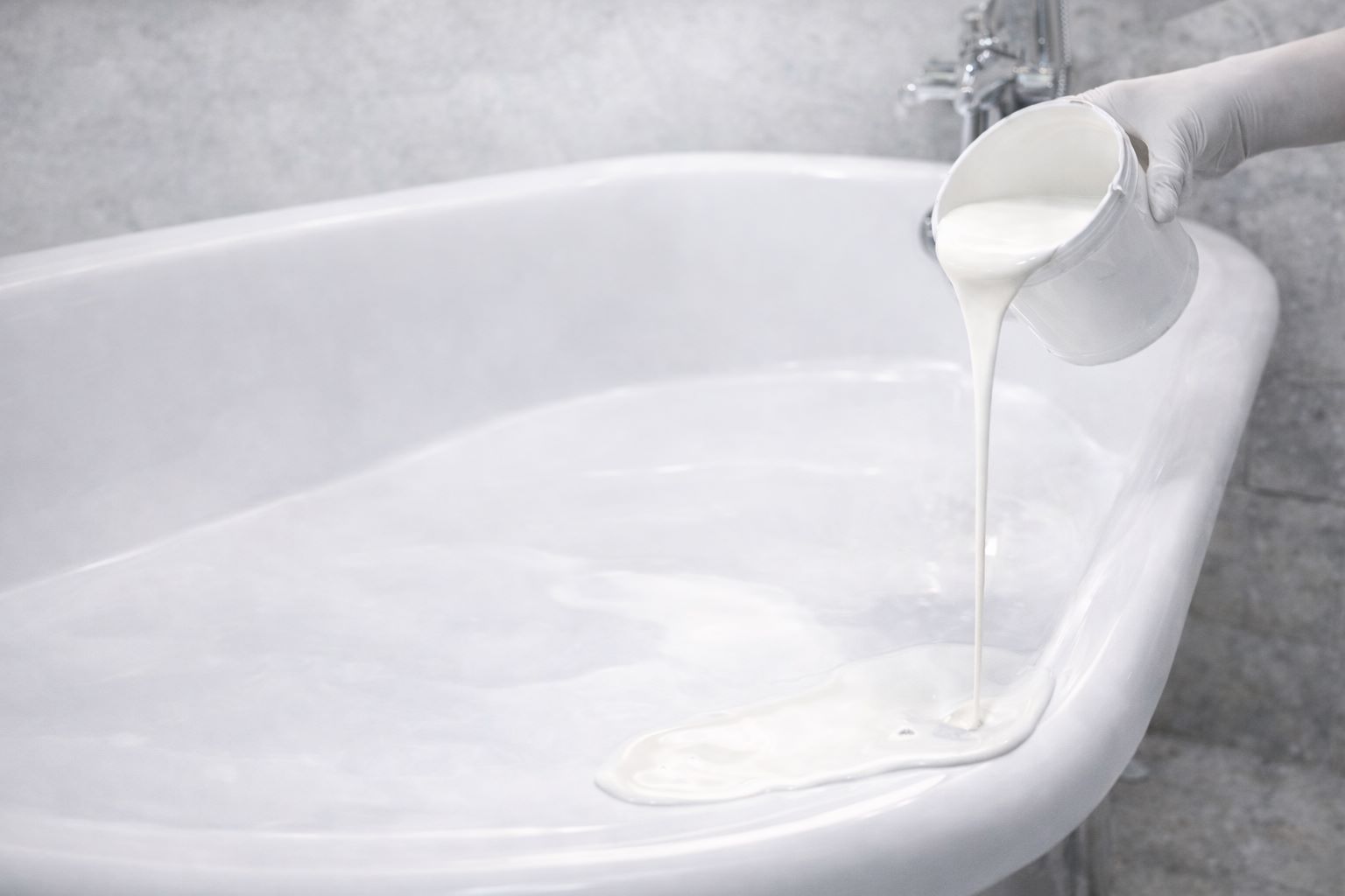 Равномерное покрытие акриловой ванны